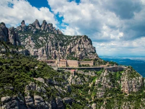 Excursión a Montserrat y Bodegas de Cava